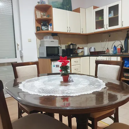 Sunny Sanny Parking Free Apartman *